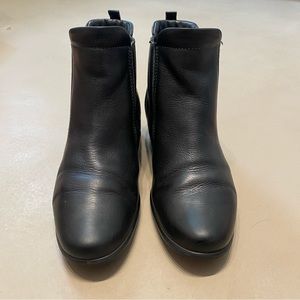 Women’s Ecco Black leather Chelsea boots size 39